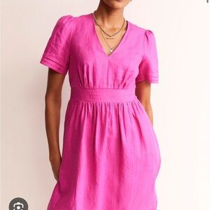Boden Fuchsia Dress linen with puffy sleeve. A line style and knee length.